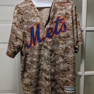 Mets D'Arnaud light jersey. Majestic, excellent M